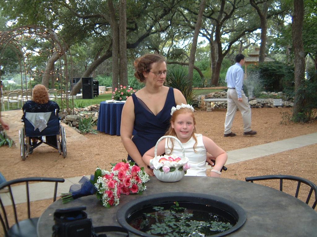 2003/10(Oct)/03(Urbik-Wedding)/1024x768_2003-10-05 17-21-25.JPG